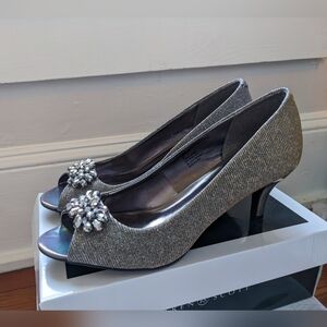 KAREN SCOTT Embellished Women's Peep Toe Shoe
